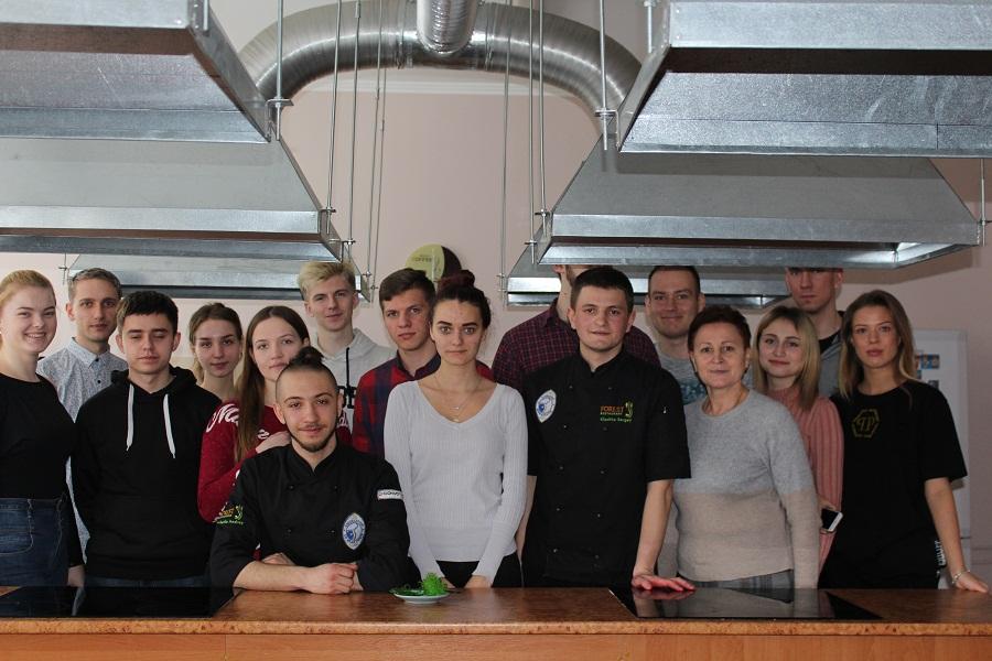 Студенти ЧДТУ провели майстер-клас із молекулярної кухні