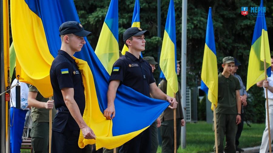 Делегація ЧДТУ взяла участь у заходах до Дня Державного прапора та 32-ї річниці відновлення незалежності України