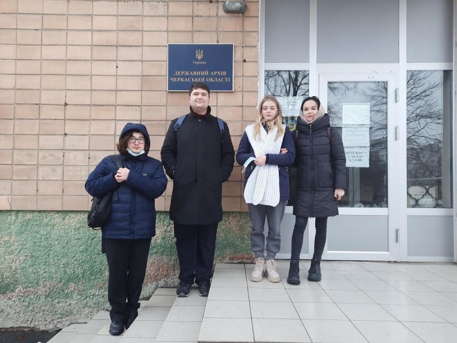 Студенти-історики ЧДТУ набувають професійних компетенцій у Державному архіві Черкаської області