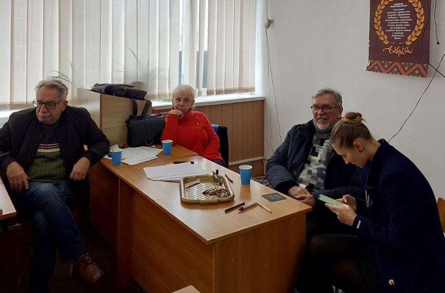 На кафедрі дизайну ЧДТУ вивчали можливості техніки графіки «Туш, перо» із заслуженим художником України