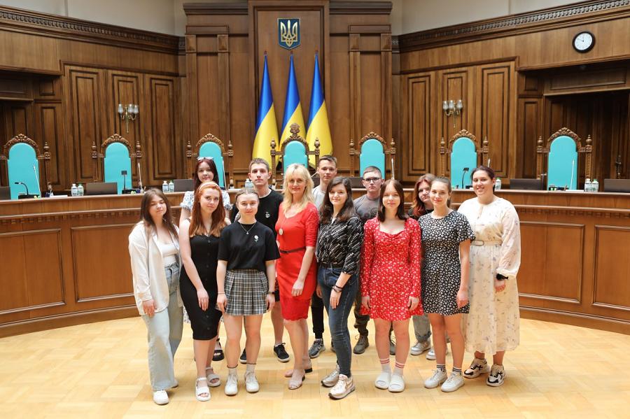 Майбутні фахівці з права ЧДТУ відвідали Конституційний Суд України