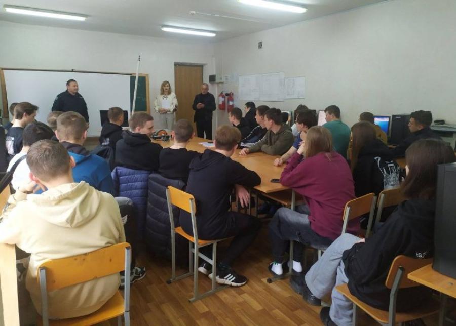 «Безпека на дорогах в умовах воєнного стану»: на кафедрі автомобілів та технологій їх експлуатації ЧДТУ пройшов тематичний круглий стіл