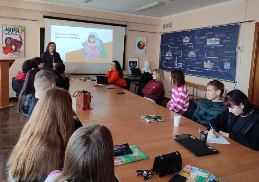 Студенти кафедри філософських, політичних та психологічних студій ЧДТУ опановували методи психологічної підтримки
