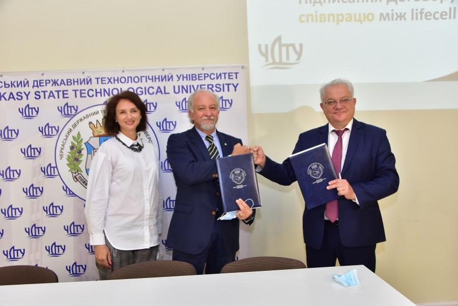ЧДТУ ефективно співпрацює зі стейкхолдерами – підписано договір із українським діджитал-оператором lifecell (відео)