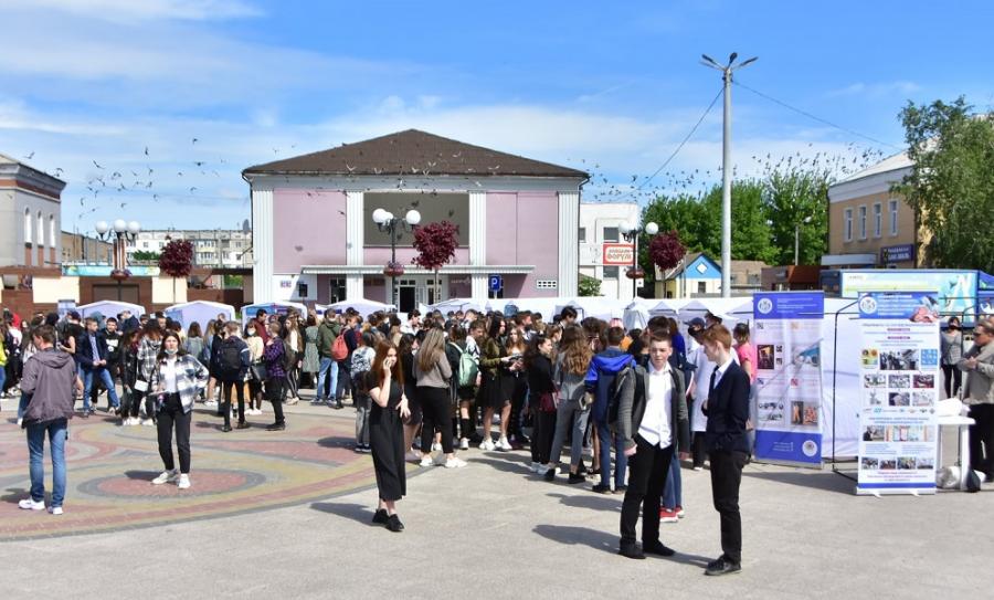 Єдиний технологічний заклад вищої освіти Черкащини влаштував День ЧДТУ в Золотоноші