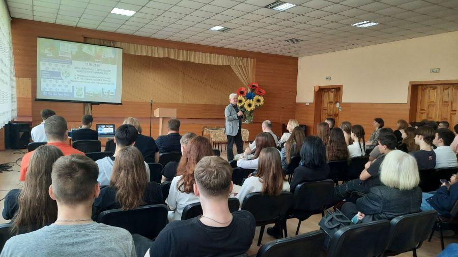 День ЧДТУ з креативними уроками пройшов у Черкаській спеціалізованій школі № 27 імені Михайла Путейка