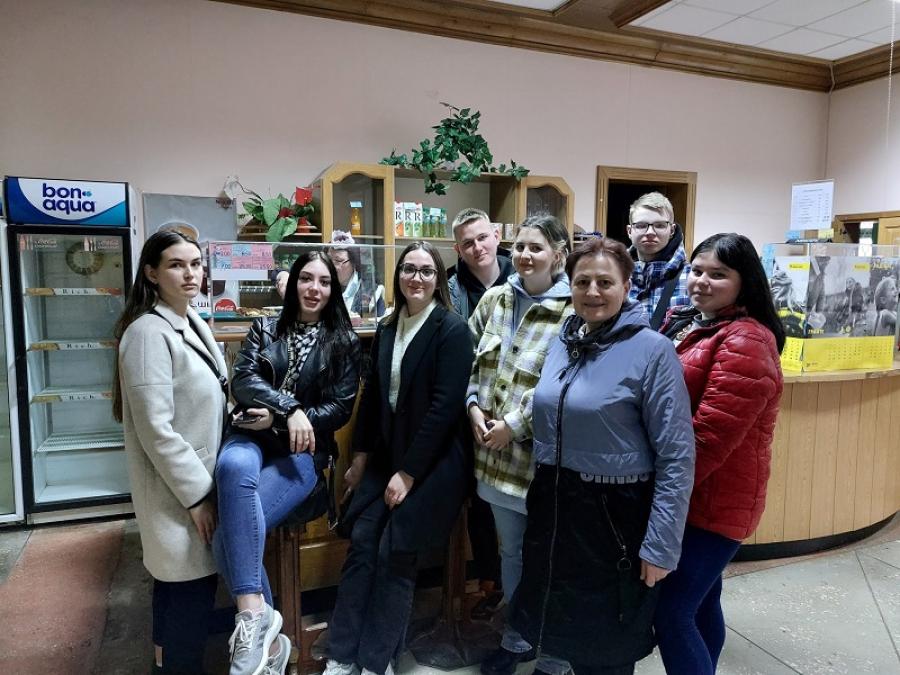 Студенти спеціальності «Туризм» ЧДТУ вивчають організацію ресторанного господарства на базі їдальні університету