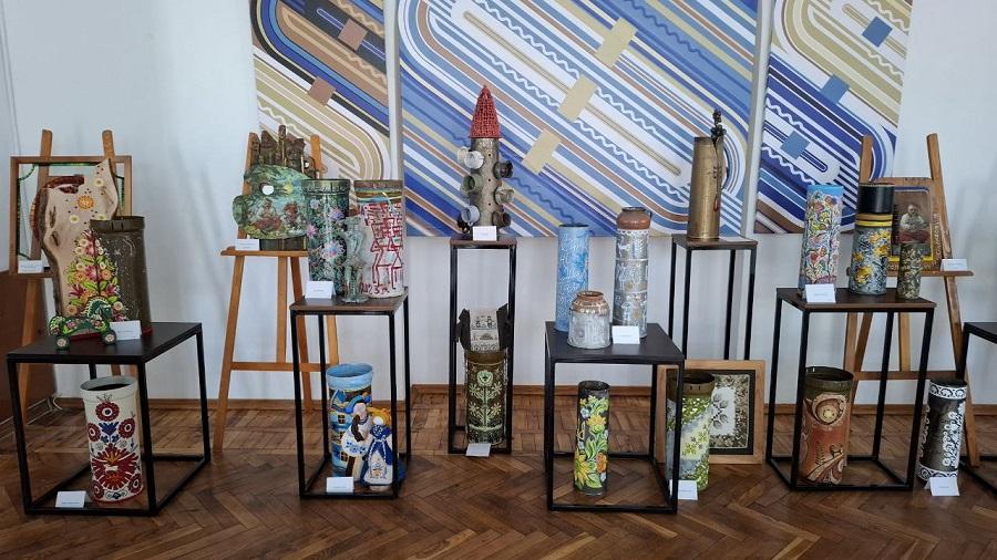&laquo;Мистецтво крізь калібр&raquo;: кафедра графічного дизайну, моди та стилю ЧДТУ долучилася до благодійного ярмарку з нагоди Дня українського добровольця