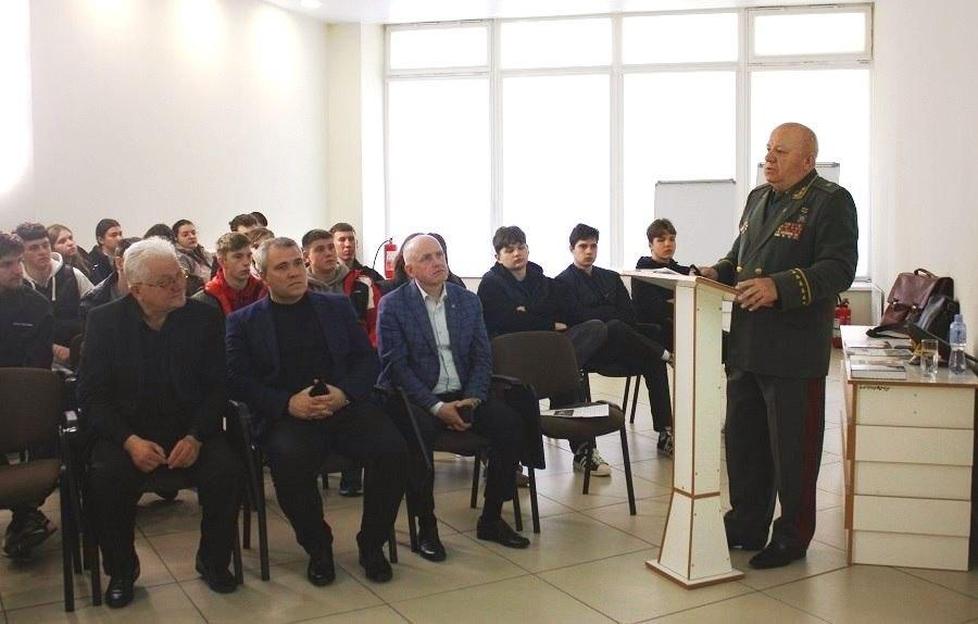 &laquo;Дзвони Чорнобиля нагадують: 40 років трагедії&raquo;. У ЧДТУ відбувся круглий стіл за участі генерал-майора Миколи Шкарабури