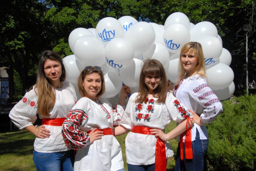 До Дня міста ЧДТУ подарував черкасцям науковий пікнік
