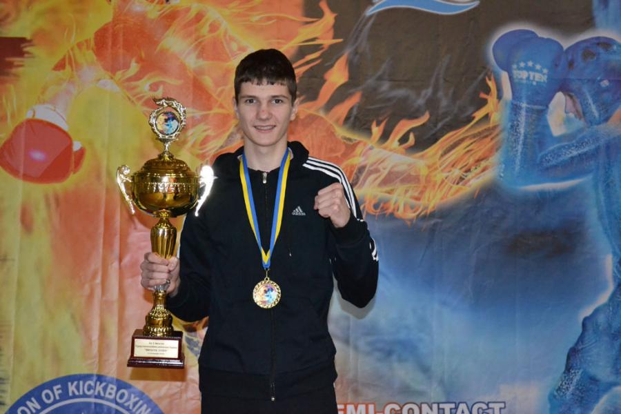 Студент ЧДТУ на чемпіонаті України з кікбоксингу виборов золоту медаль