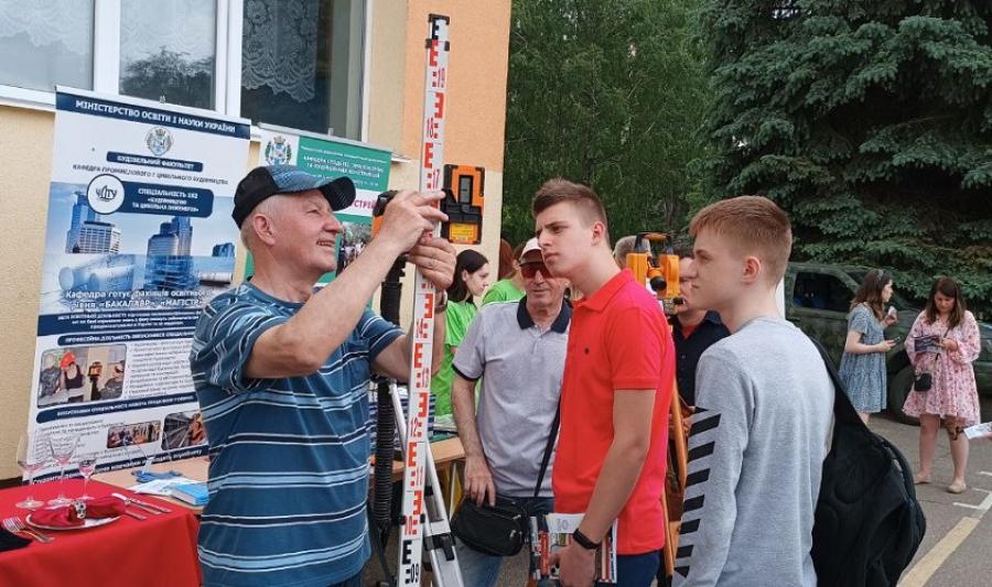 ЧДТУ взяв участь у «Майдані професій» на базі спеціалізованої школи школи № 13