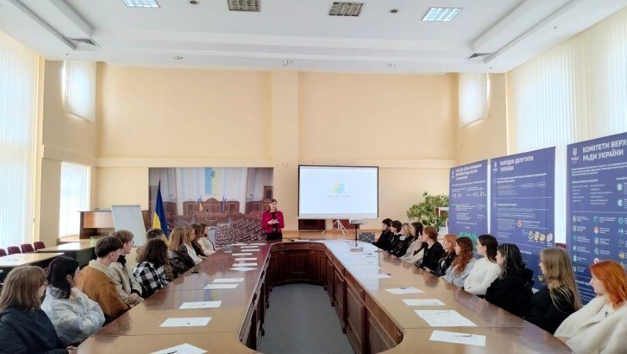 Студенти та викладачі кафедри філософських і політичних наук ЧДТУ відвідали просвітницький захід від Освітнього Центру Верховної Ради України