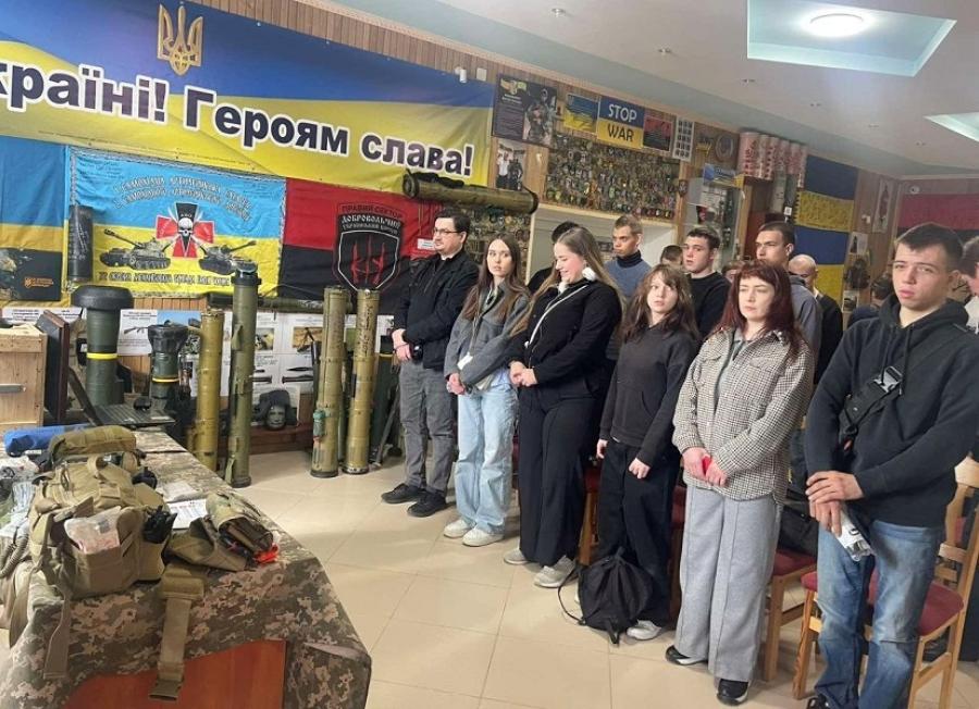 Знання, що рятують: дизайнери та автомобілісти ЧДТУ опановують навички тактичної медицини