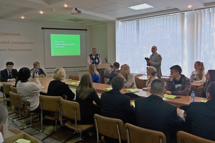 Студенти-екологи та викладачі ЧДТУ взяли участь у круглому столі &quot;30 років Чорнобильської трагедії&quot;