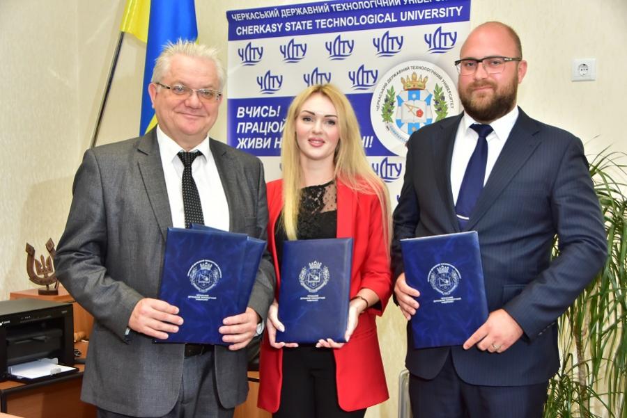 ЧДТУ підписав договори з Черкаською райдержадміністрацією та Черкаською районною радою щодо ефективної співпраці у сфері туризму