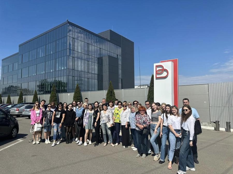 Студенти та викладачі факультету технологій, будівництва та раціонального природокористування ЧДТУ відвідали інноваційне підприємство «Біофарма»