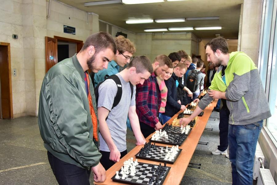 У ЧДТУ відбулися сеанси одночасної гри в шахи