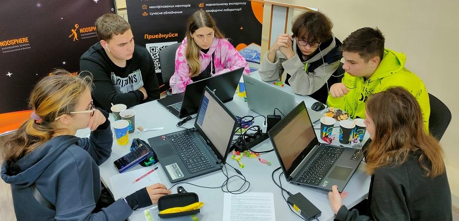 У ЧДТУ космічні ентузіасти  змагалися у челенджі від NASA