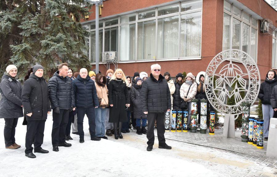 &laquo;В єдності сила. Мистецтво народжене захистом&raquo;: у ЧДТУ пройшов мистецько-пам&rsquo;ятний перформанс до Дня Єднання