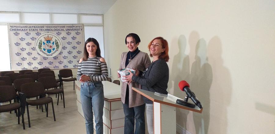 У ЧДТУ створили ексклюзивну серію благодійних листівок