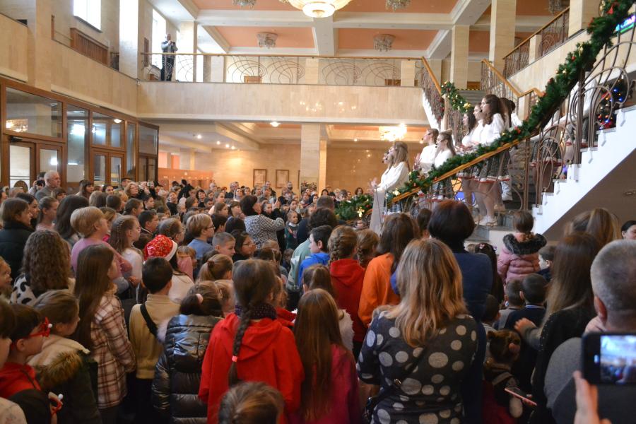 Профком ЧДТУ організував Новорічне свято для дітей