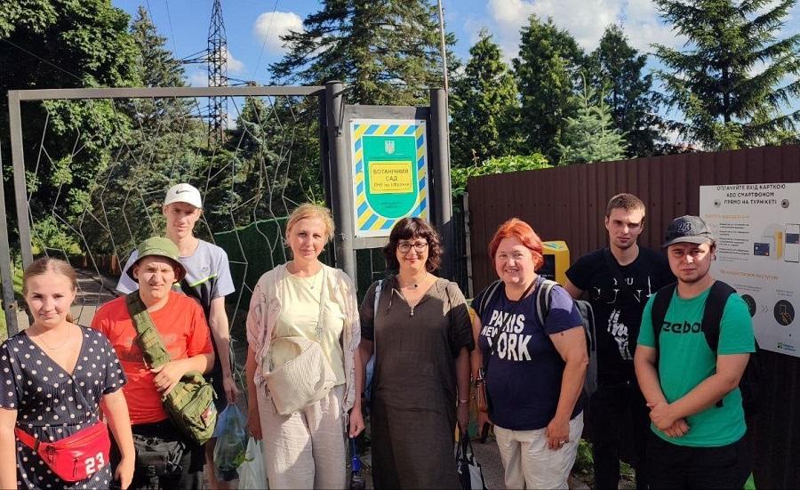 Майбутні лісівники ЧДТУ вдосконалювали практичні навички у Ботанічному саду ЛНУ імені Івана Франка