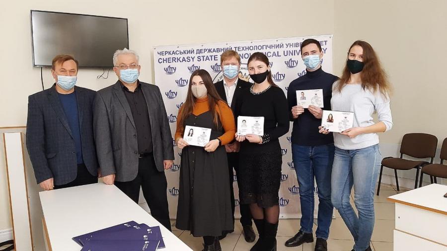 Студенти факультету економіки та управління ЧДТУ отримали дипломи польського університету за програмою подвійного диплома