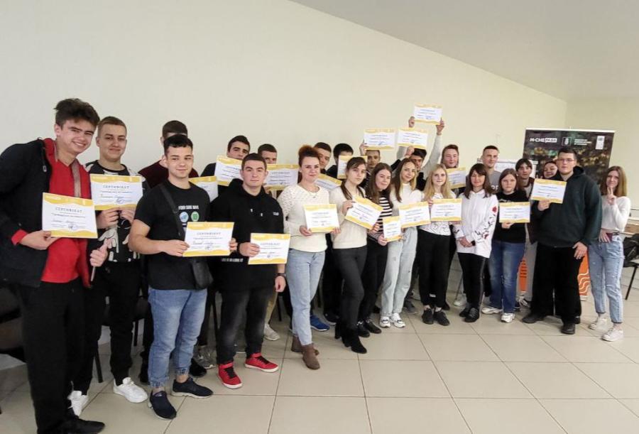 Студенти факультету економіки та управління ЧДТУ взяли участь у тренінгу «Громадська активність» та «Права і свободи громадян в умовах воєнного стану»