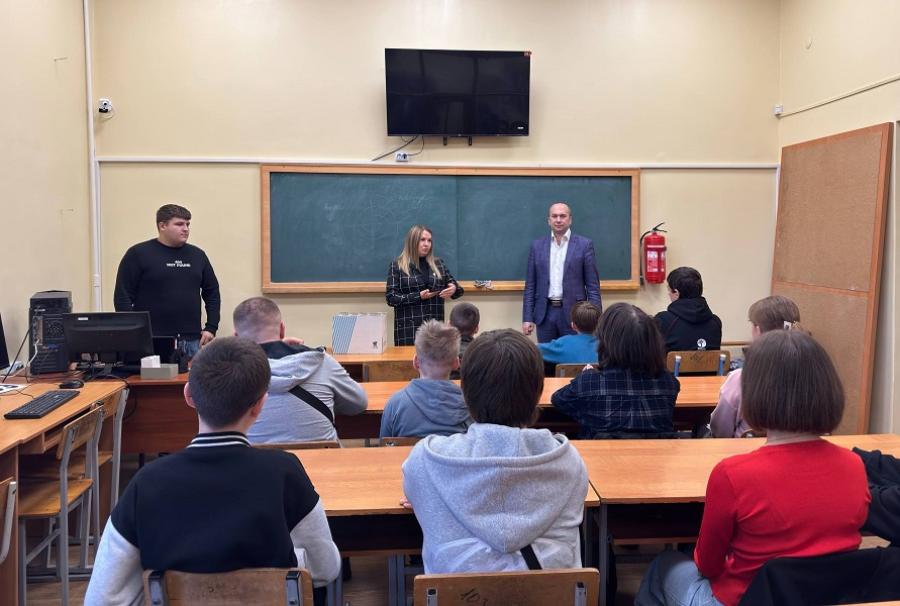 На базі ЧДТУ у співпраці із Інститутом розвитку міста та цифрової трансформації стартували безоплатні курси Python для школярів