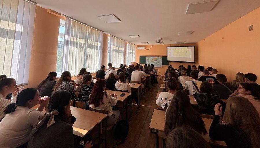 На кафедрі туризму та готельно-ресторанної справи ЧДТУ відбулася онлайн-зустріч студентів із представниками компанії Profiteam щодо можливості проходження професійного стажування в Німеччині