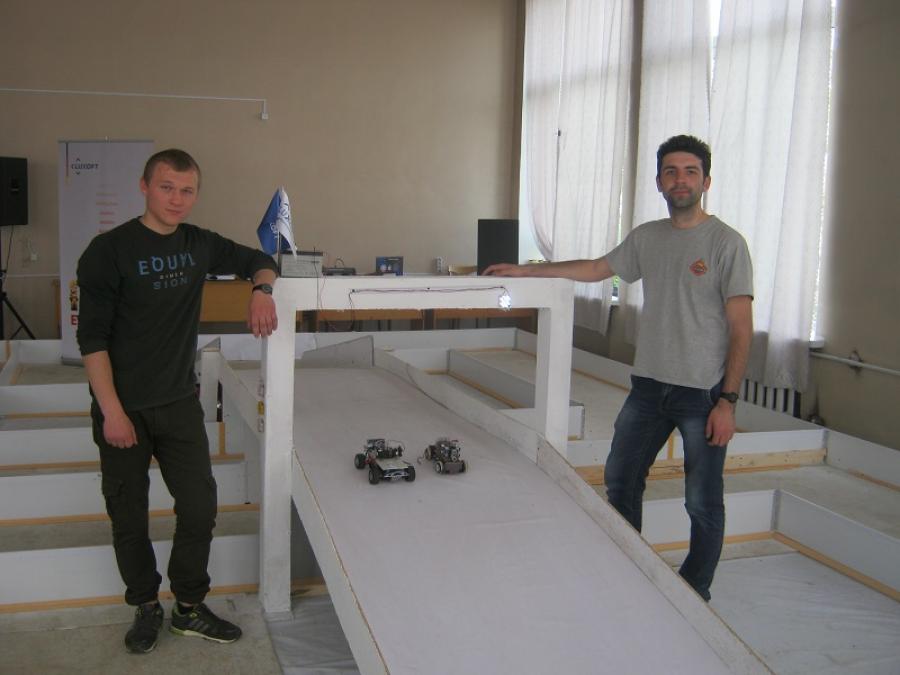 Студенти ЧДТУ взяли призові місця  II Всеукраїнської студентської олімпіади із робототехніки