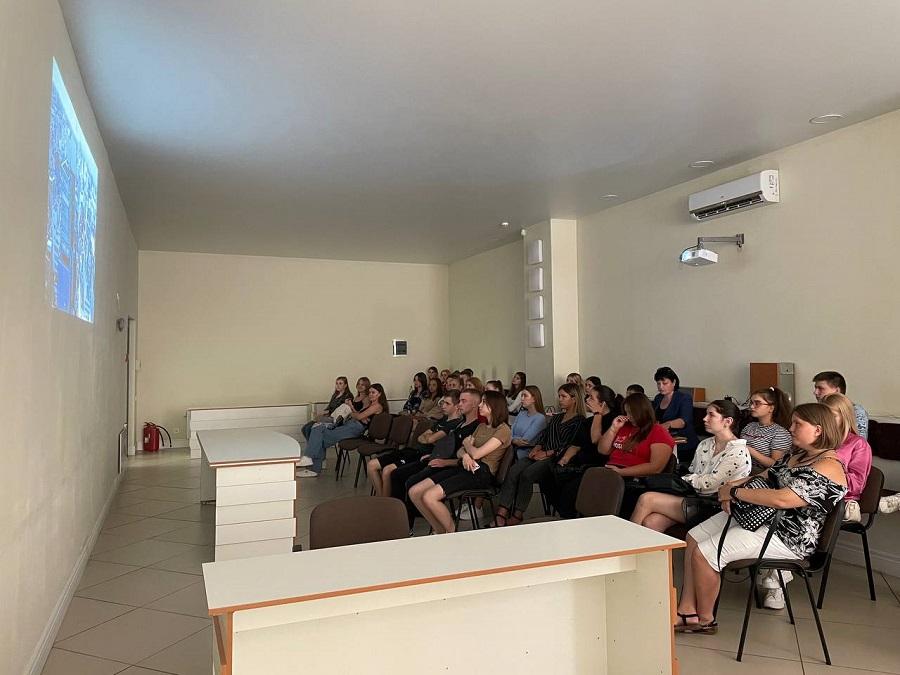 Вивчаємо фінанси креативно: кафедра фінансів ЧДТУ організувала перегляд фільму на фінансову тематику для студентів факультету економіки та управління