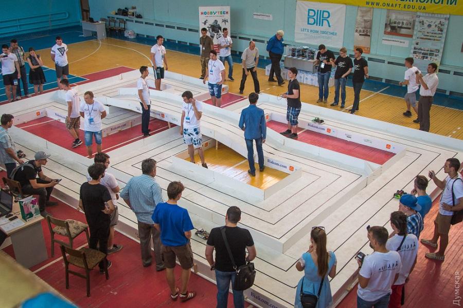 Студенти ЧДТУ стали призерами II туру Всеукраїнської студентської олімпіади з робототехніки