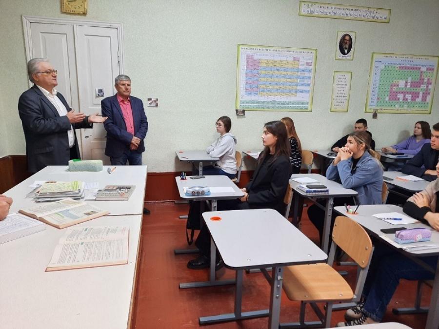 Ректор ЧДТУ розповів старшокласникам Корсунь-Шевченківської гімназії про перспективи технологічної освіти