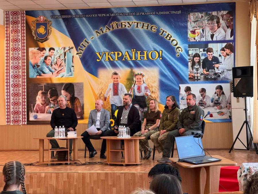 &laquo;Вдячні. Сильні. Незламні&raquo;: професор ЧДТУ Валентин Лазуренко став спікером обласного форуму Ліги старшокласників