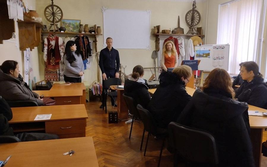 Очільниця відділу проєктів і програм ЧДТУ ознайомила студентів кафедри історії та права з перспективами участі у проєктах Erasmus+ та Horizon Europe