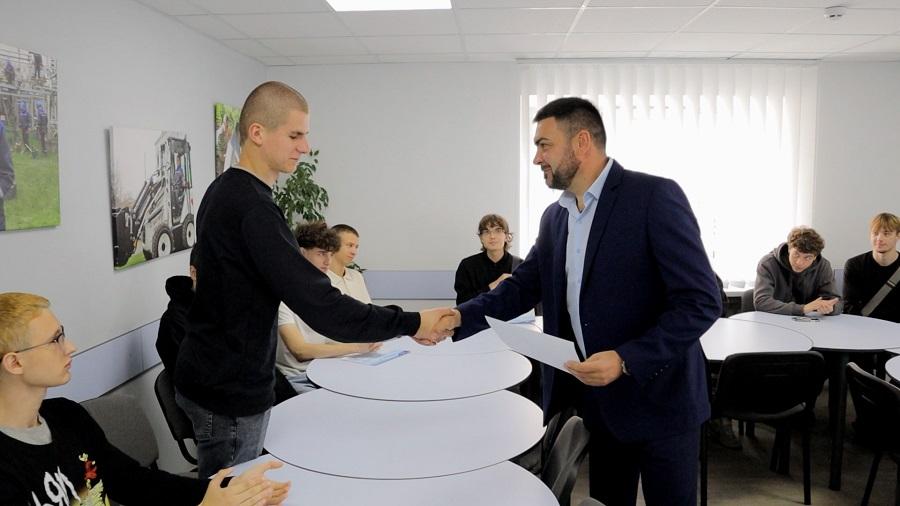 Посвята першокурсників спеціальності &laquo;Електрична інженерія&raquo; ЧДТУ у спільноту електроенергетиків відбулася у навчальному центрі АТ &laquo;ЧЕРКАСИОБЛЕНЕРГО&raquo;