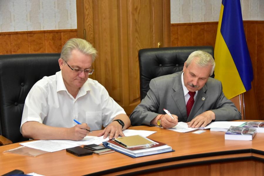 ЧДТУ підписав меморандум про співпрацю з Українською академією наук