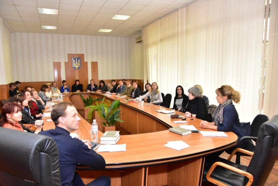 У ЧДТУ за круглим столом обговорювали актуальні проблеми української науково-технічної термінології