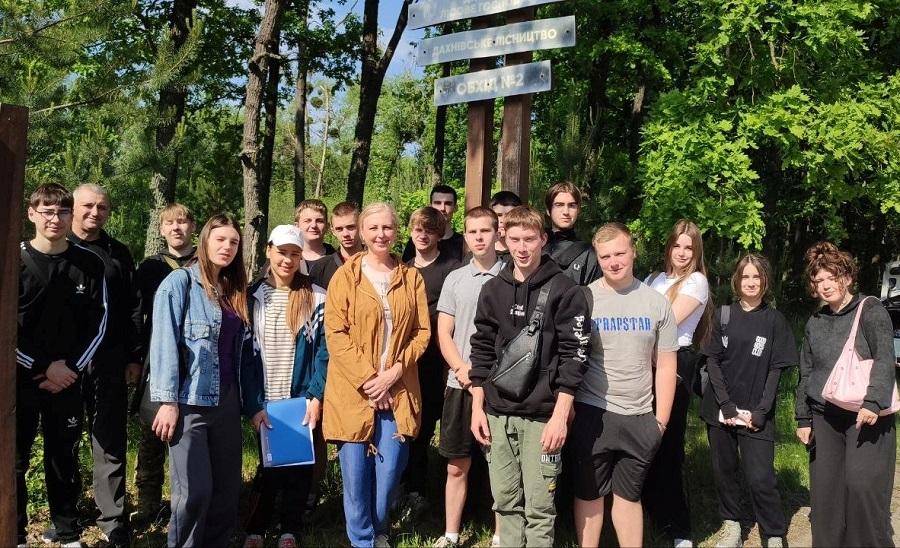 Майбутні лісівники, агрономи та екологи ЧДТУ досліджували лісові ґрунти на виїзних заняттях