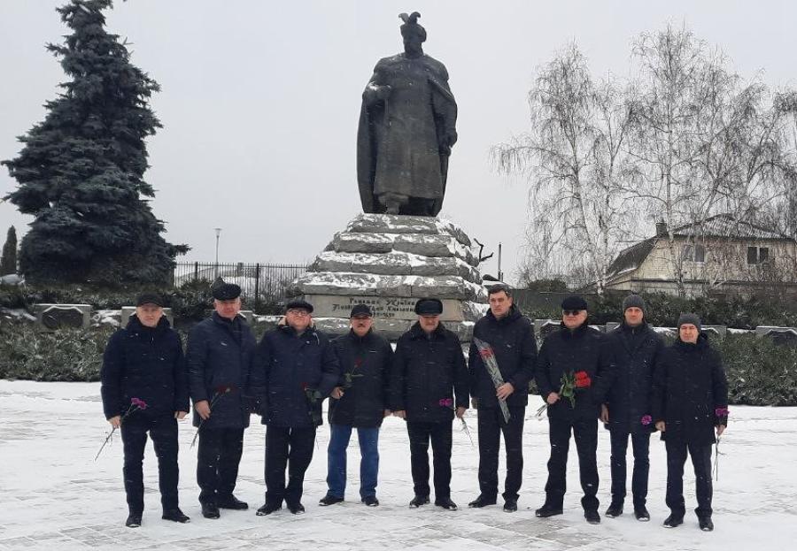 Делегація ЧДТУ вшанувала пам&rsquo;ять Богдана Хмельницького з нагоди 430-річчя від дня народження видатного гетьмана України
