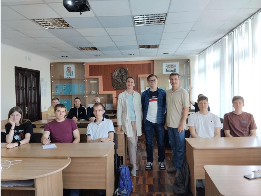 Кібербезпека та захист інформації – особливості систем управління інформаційною безпекою в державних установах та організаціях: у ЧДТУ стейкхолдер прочитав лекцію