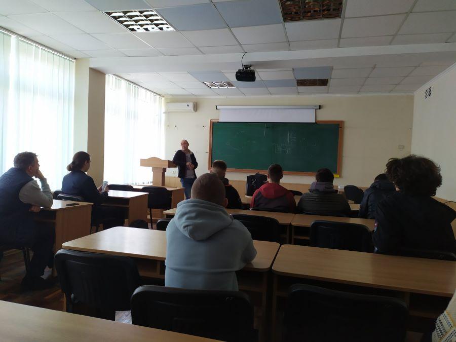 На кафедрі робототехнічних і телекомунікаційних систем та кібербезпеки ЧДТУ відбулася зустріч зі стейкхолдером – представником компанії «Київстар»
