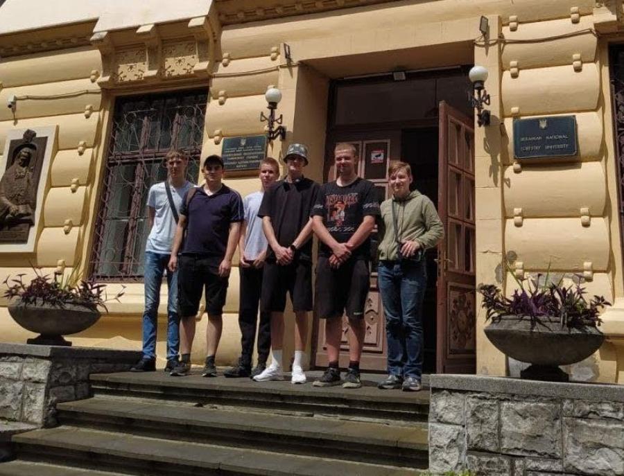 Майбутні лісівники ЧДТУ побували у Музеї історії художніх ремесел Яворівщини