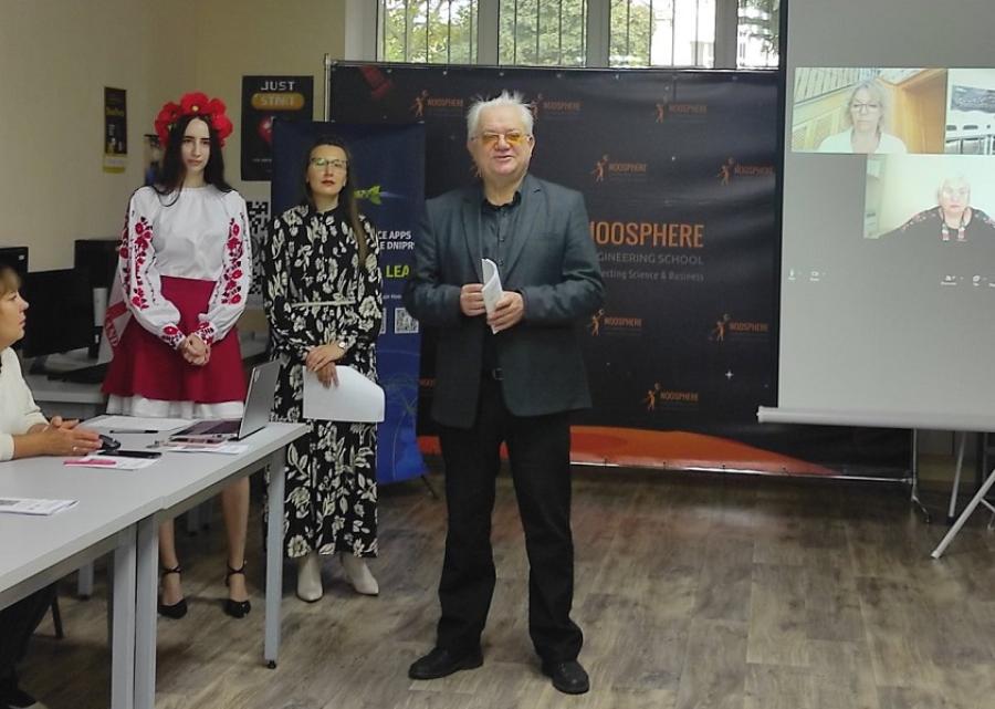 &laquo;Професійна комунікація: національна ідентичність у багатомовному світі&raquo;. У ЧДТУ відбулася Всеукраїнська науково-практична конференція з міжнародною участю