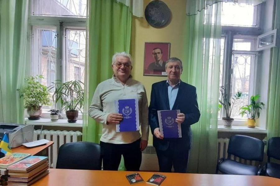 ЧДТУ уклав договір про співпрацю з Черкаською обласною бібліотекою для юнацтва імені Василя Симоненка
