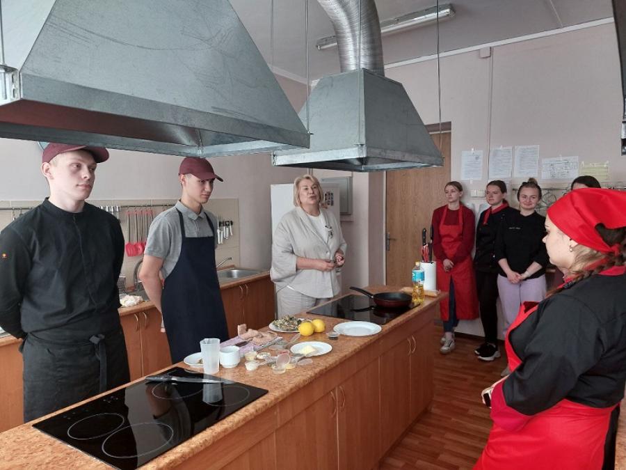 На кафедрі туризму та готельно-ресторанної справи ЧДТУ пройшов майстер-клас від кухарів ресторану «Чорноморка»
