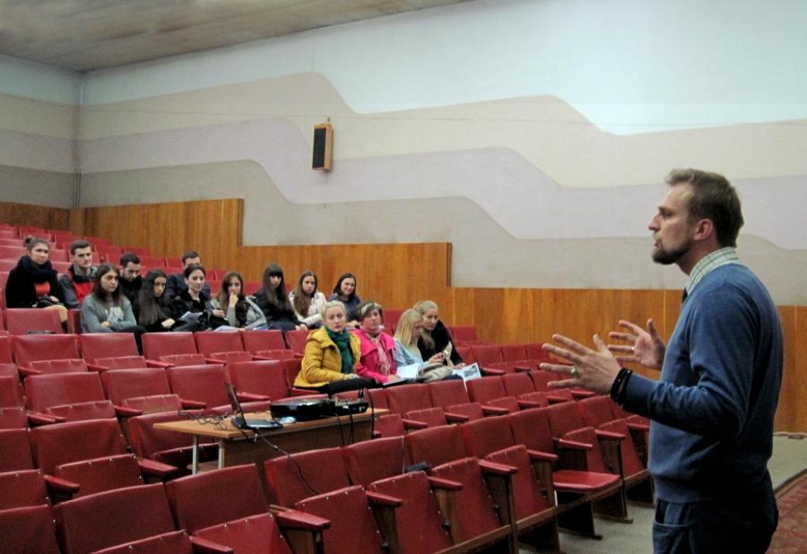 В Черкаському державному технологічному університеті студентів навчали перших кроків бізнесу