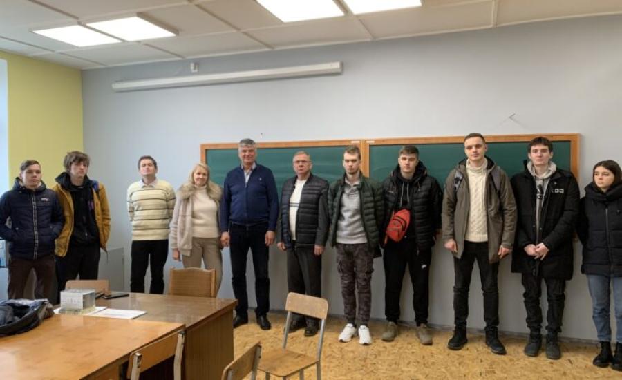 Студенти кафедри електротехнічних систем ЧДТУ обговорили  з представниками ПрАТ «Азот» перспективи працевлаштування молодих фахівців